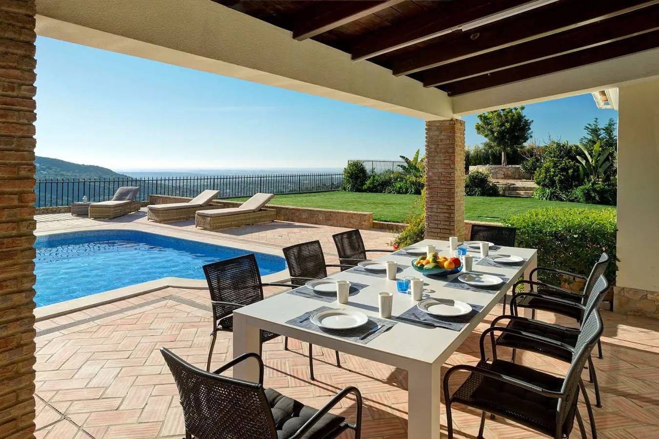 Villa 'Casa Canasta' with Mountain View, Pool and Air Conditioning in Faro District