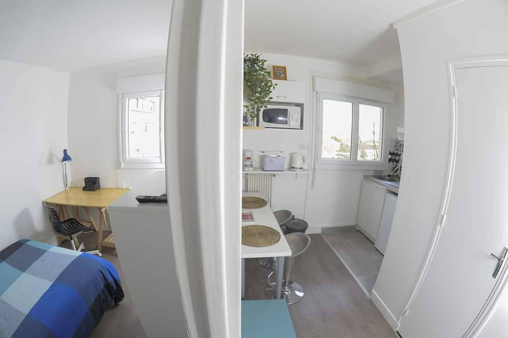 Entire apartment, Un nid Pour Deux : Cosy F1 bis Proche de Paris in Villeneuve-la-Garenne, Hauts-de-Seine