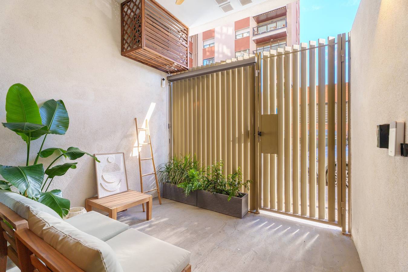 Apartamento entero, Apartamento 'Mestalla Flats Rut' con terraza privada, Wi-Fi y aire acondicionado in Valencia, Costa de Valencia