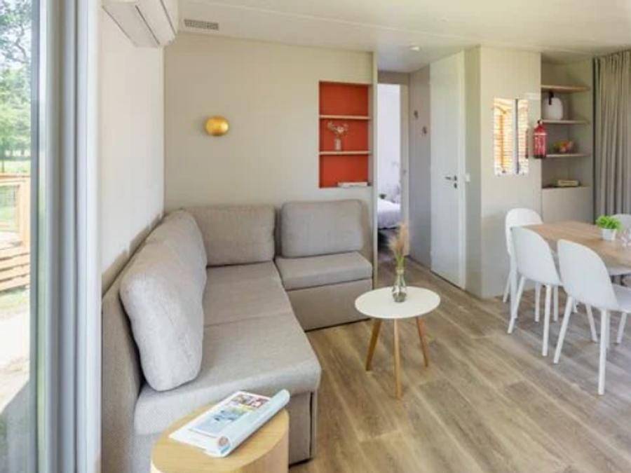 Camping du Domaine de Massereau - Mobilhome 8 personnes - Supreme Plus 3 chambres Lounge in Sommières, Région de Nîmes