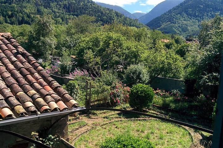 Location de vacances pour 6 personnes, avec Terrasse et Jardin à Fougax-et-Barrineuf