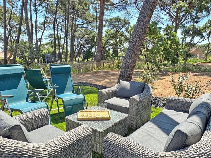 Location de vacances pour 10 personnes, avec terrasse ainsi que piscine et jardin dans Plage de la Nartelle - 4