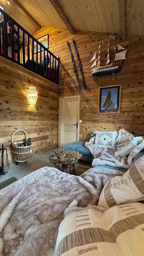 Gîte pour 11 personnes, avec jardin et vue sur le lac ainsi que terrasse et vue à Barésia-sur-l'Ain - 4