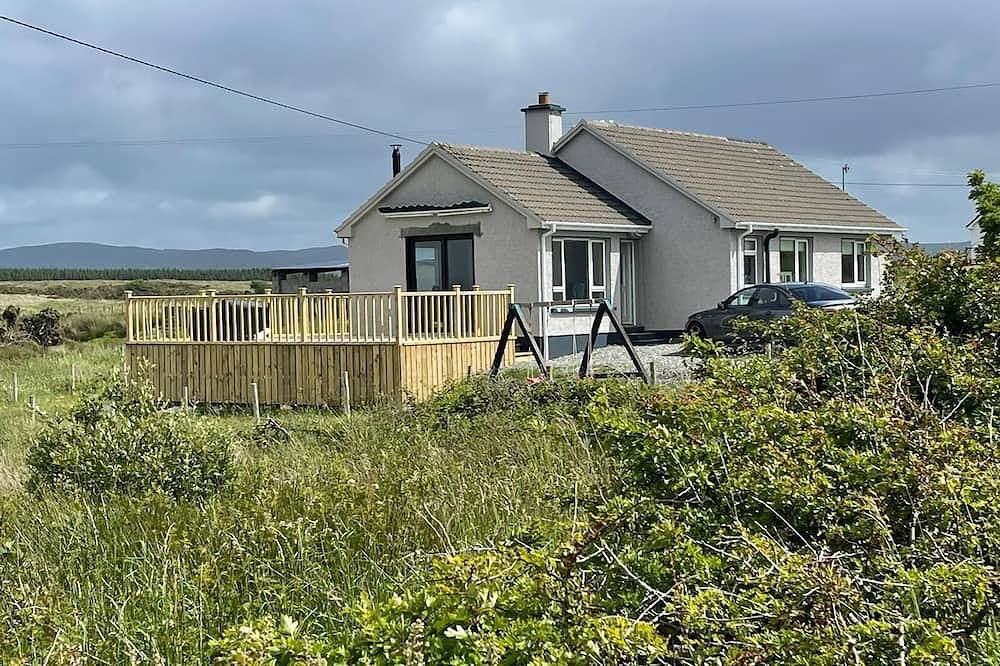 Luxury Donegal Beach Cottage at Dooey Beach, Dungloe in Glenties, County Donegal