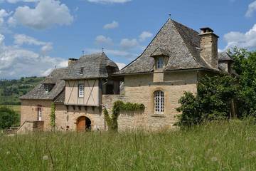 Gîte pour 4 personnes, avec jardin et balcon à Sébrazac