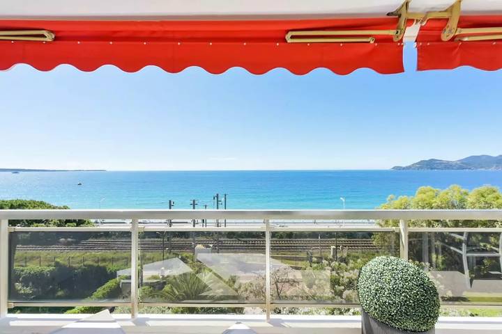 Gîte pour 4 personnes, avec terrasse et vue dans Cannes La Bocca - 2