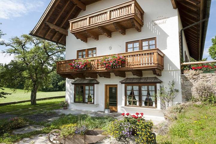 Ganze Wohnung, Ferienwohnung Margerite, bis 2 Personen, Obergeschoss, 35 qm in Waging am See, Rupertiwinkel