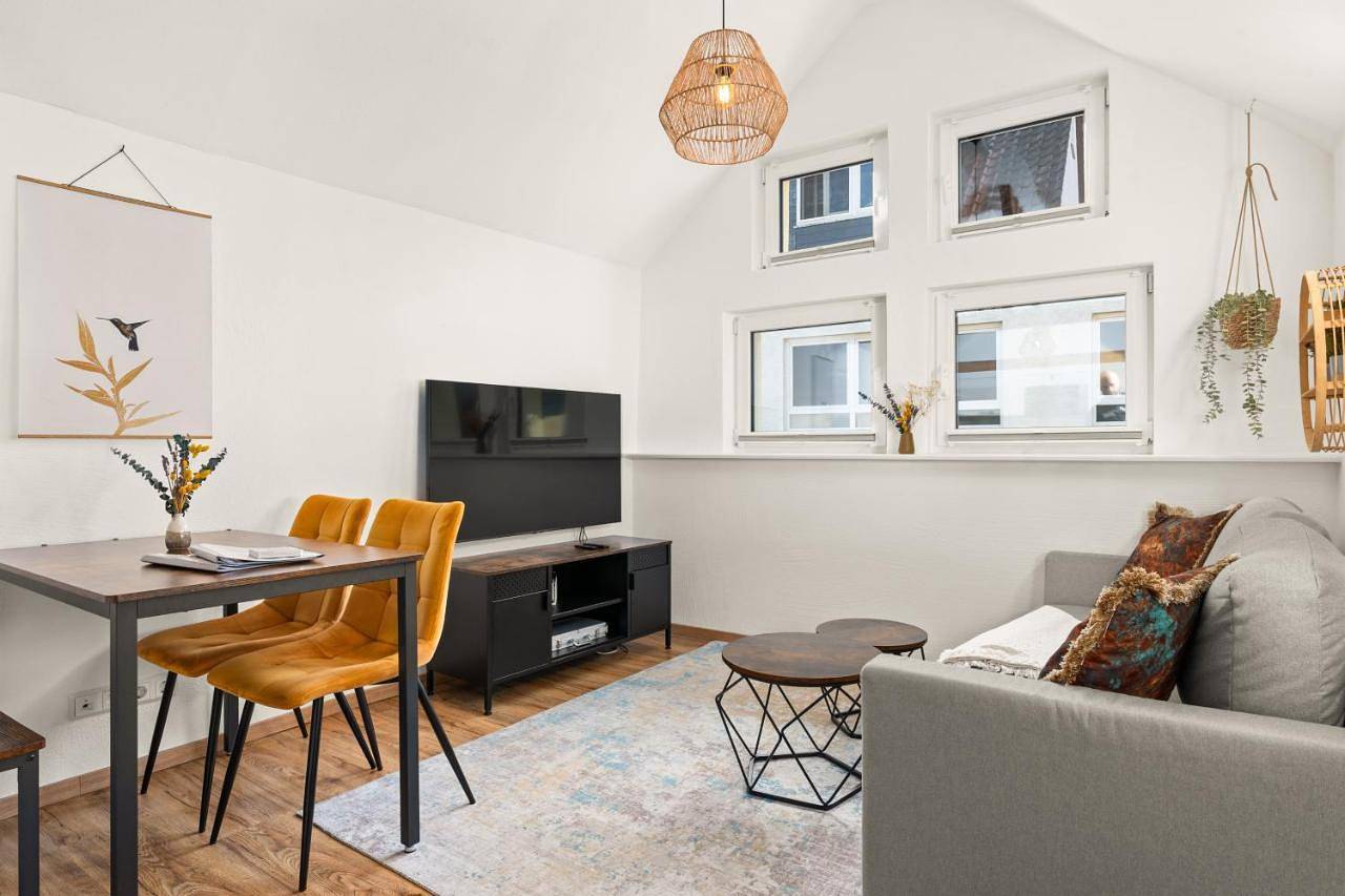 Ganze Wohnung, Kolibri - Design Maisonette - Nintendo Switch, Streaming, Bikestore, E-Wallbox in Wehrda, Marburg