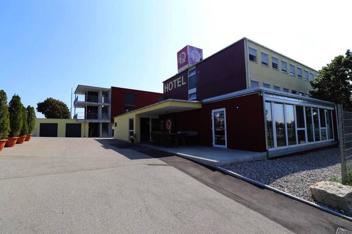 Hotel für 4 Personen, mit Terrasse und Garten in Langenau