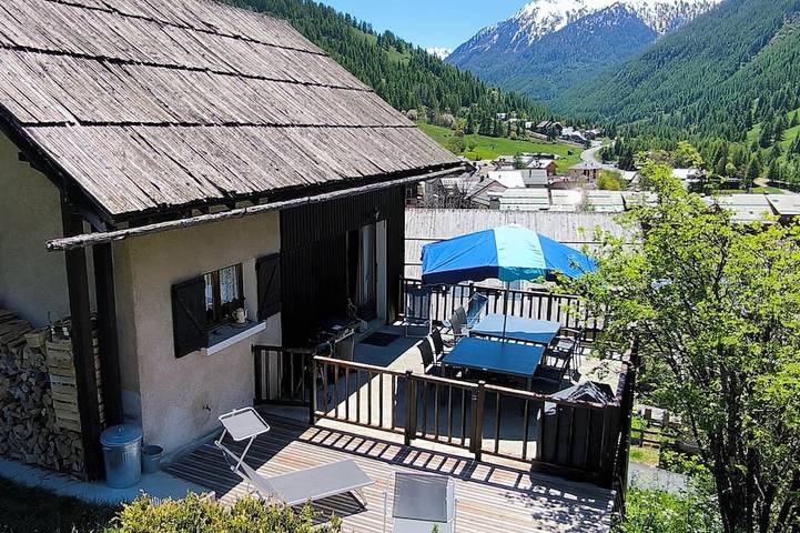Maison pour 15 personnes, avec balcon, animaux acceptés à Abriès