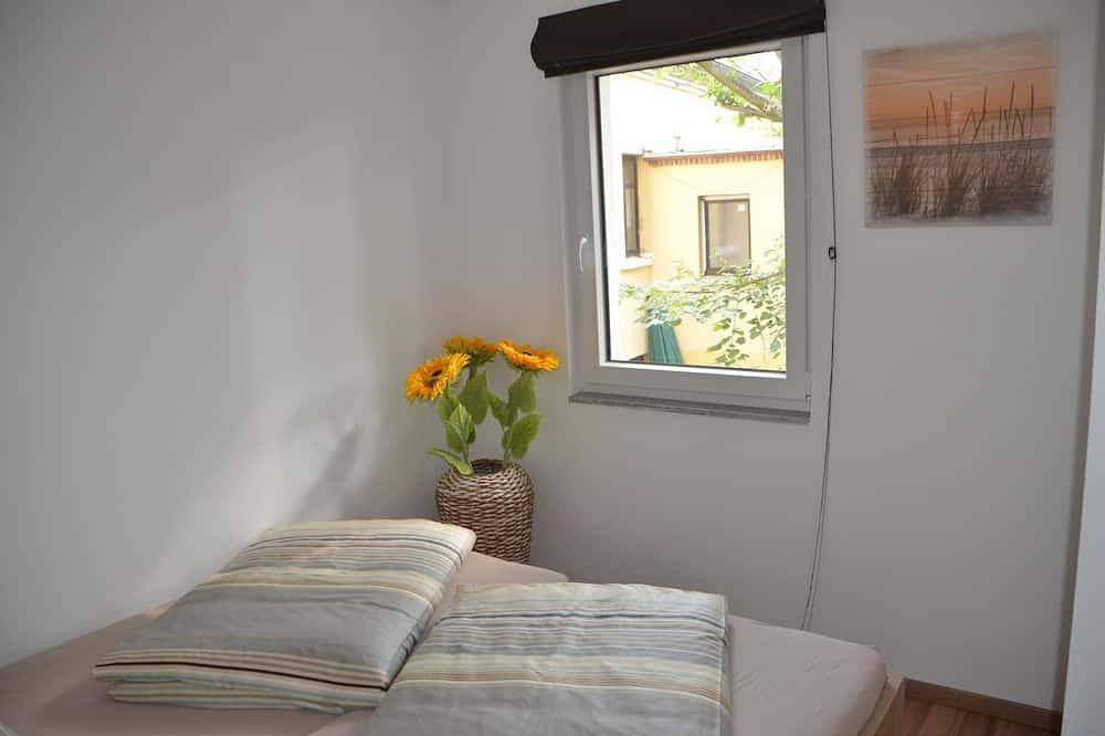 Entire apartment, Cozy, stylish maisonette apartment with large terrace surrounded by greenery in Leipzig-South, Leipzig