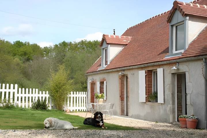Chambre d’hôte pour 4 personnes, avec piscine et jardin dans Allier - 2