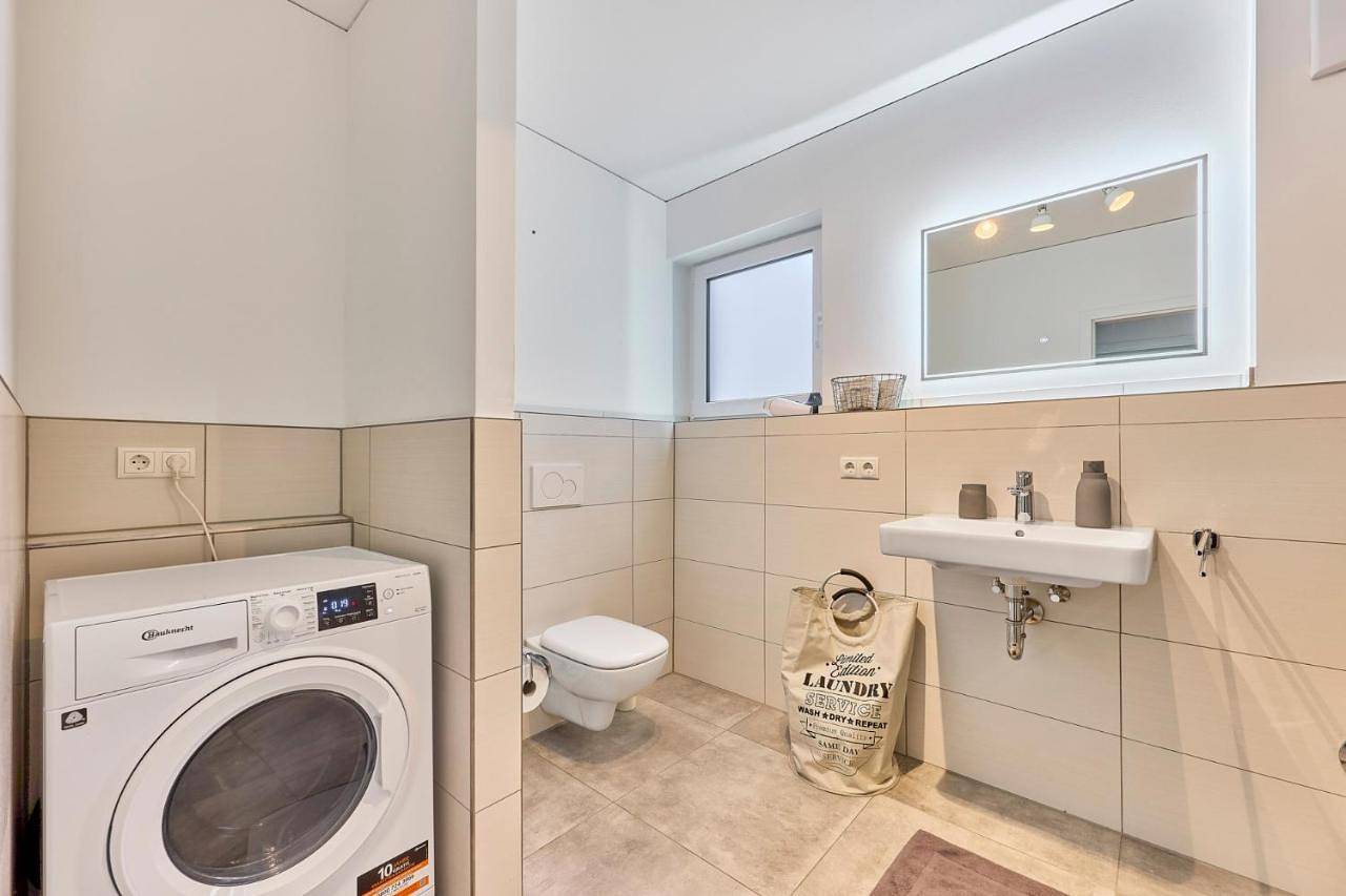 Ganze Wohnung, Two-Bedroom Apartment with Balcony in Bruchsal, Kraichgau