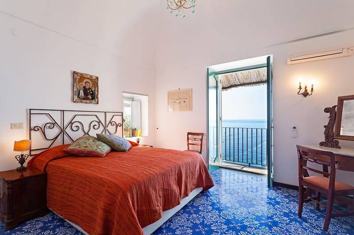 Positano: Villa Ibiscus antike Villa 50 m über dem Meer im Herzen von Positano in Spiaggia Fornillo, Positano