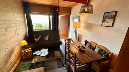 Gîte pour 5 personnes, avec vue et terrasse dans La Banne d'Ordanche