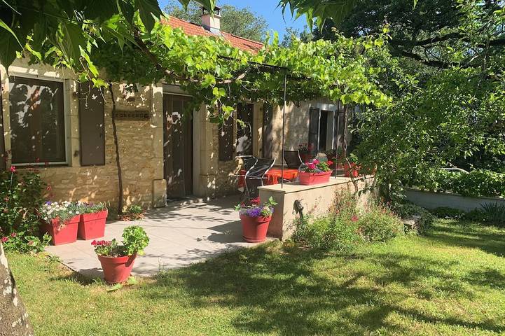 Location de vacances pour 4 personnes, avec terrasse et jardin à Saint-Cirq-Lapopie