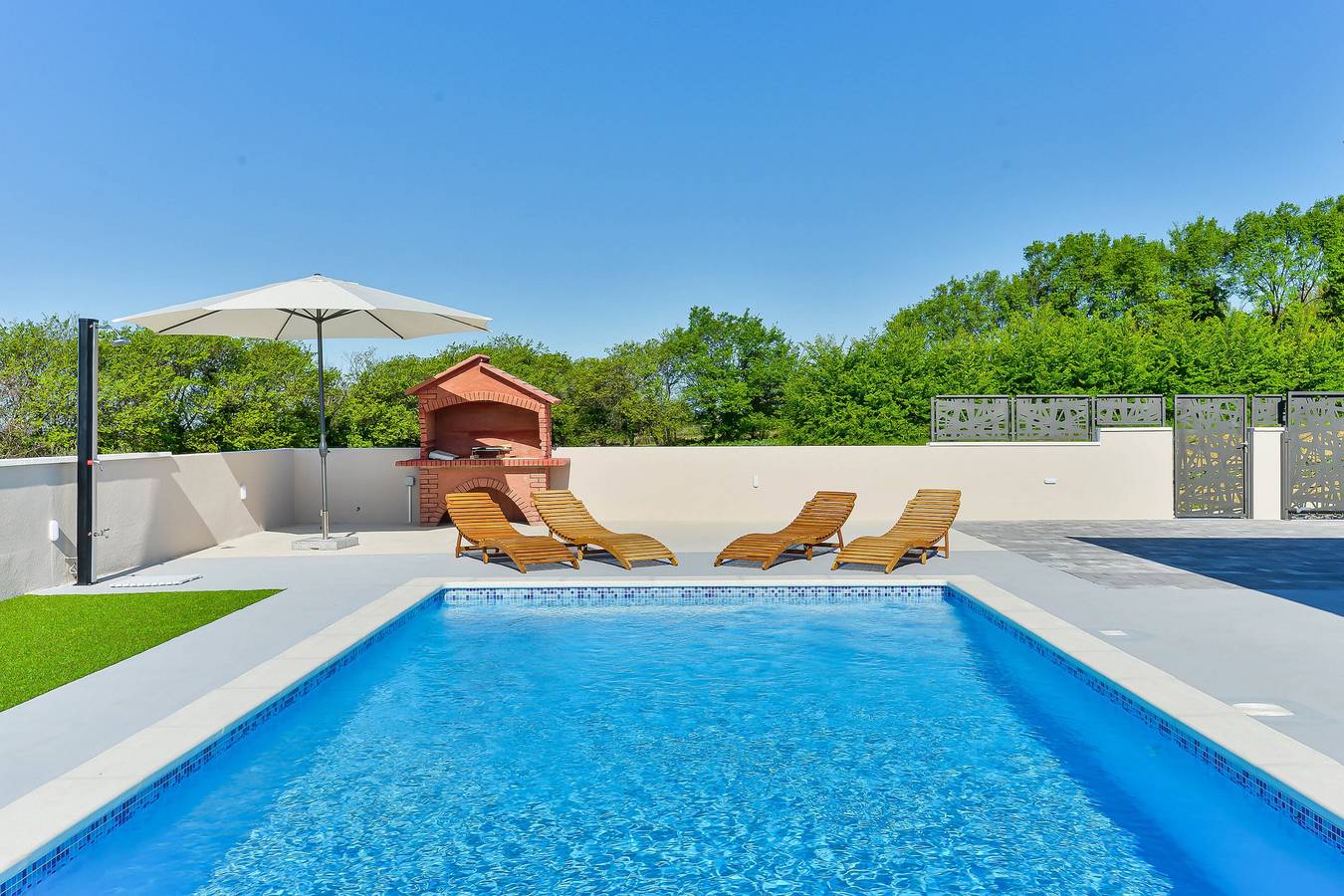 Holiday House Casia with pool in Poličnik, Zadar