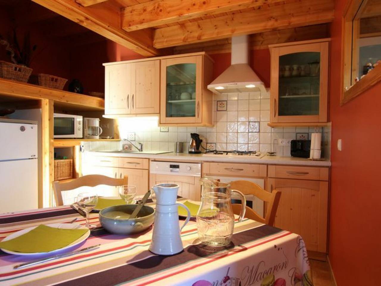 Ancienne ferme avec terrasse abritée au pied du pic du Lizieux in Araules, Massif central