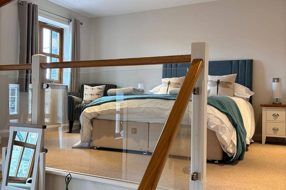 Luxury modern home in the centre of the picturesque town of Llanbedr, Harlech. in Llanbedr, Snowdonia