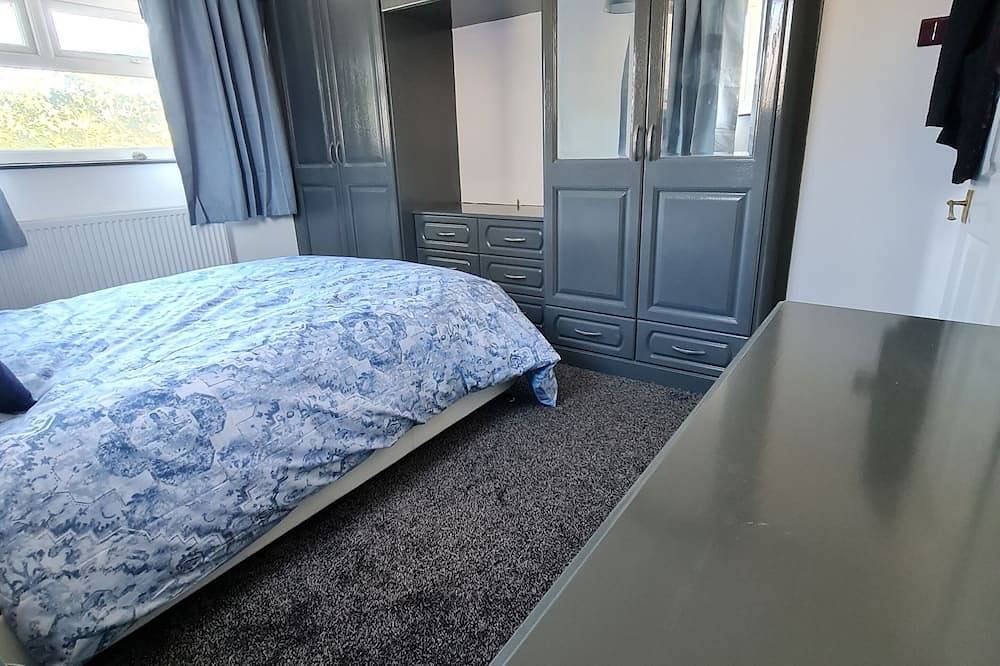 2 Bed bungalow in Bristol in Bitton, Cotswolds