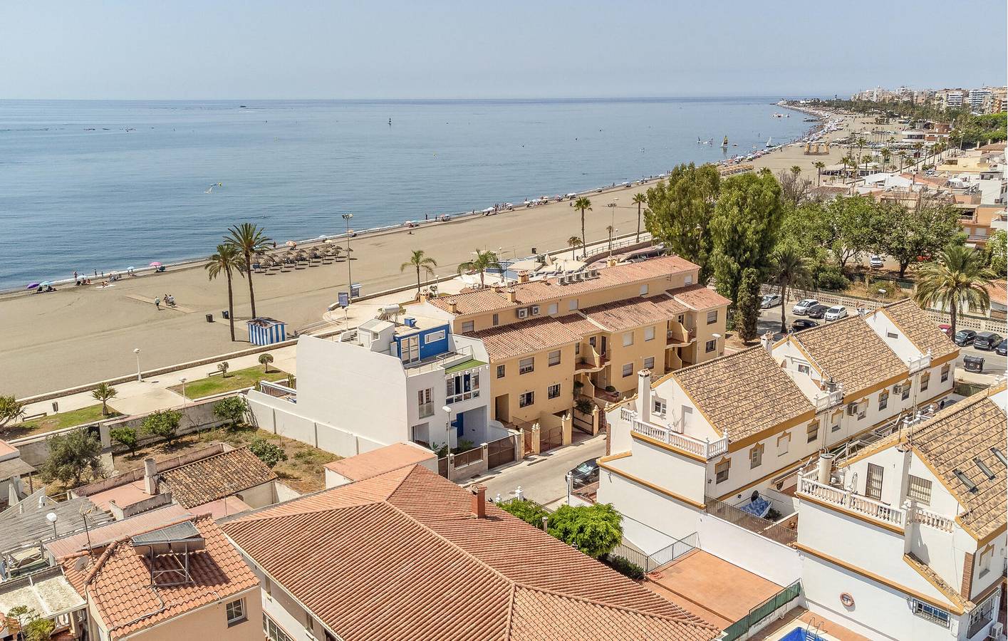 Appartement de vacances entier, Retraite confortable sur la plage avec jardin et terrasse, WiFi et parking in Torre del Mar, Costa del Sol