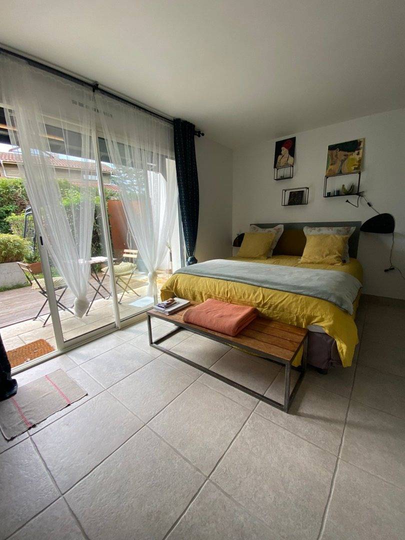 Cosy room with private bath - Chambre in Anglet, Région de Bayonne