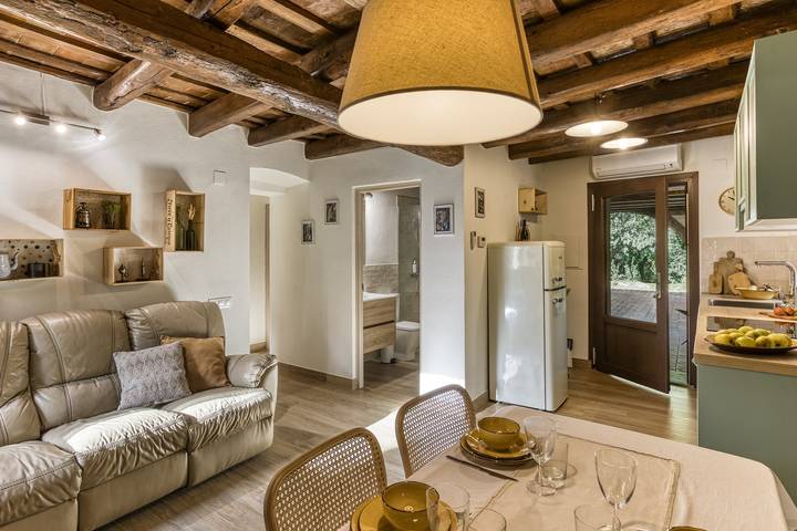 Masía 'El Celler - Can Bonet' con vistas a la montaña, piscina compartida y Wi-Fi in San Martivell, Gironés