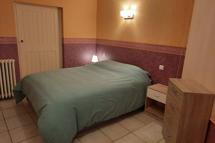 Ganze Wohnung, Large apartment in village center with direct access to ski and hiking trails in Prémanon, Regionaler Naturpark Hochjura