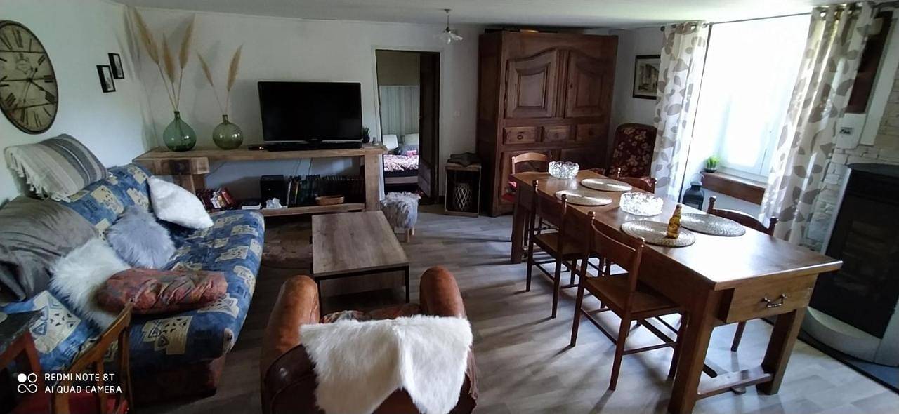 Appartement entier, One-Bedroom Apartment in Villeneuve-d'Allier, Haute-Loire
