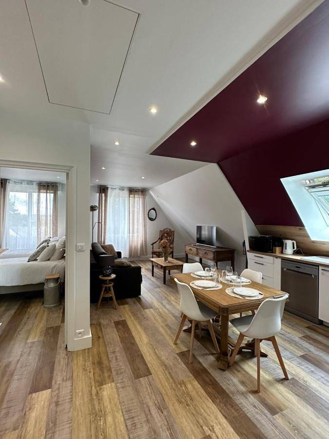 Two-Bedroom Apartment with Garden View in Languidic, Côte des Mégalithes