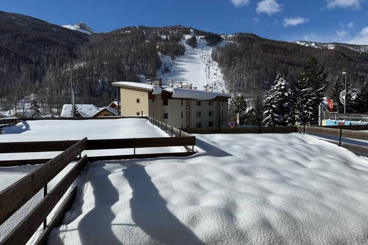 Gîte pour 4 personnes, avec terrasse dans Office De Tourisme De Serre Chevalier Bureau De Saint Chaffrey