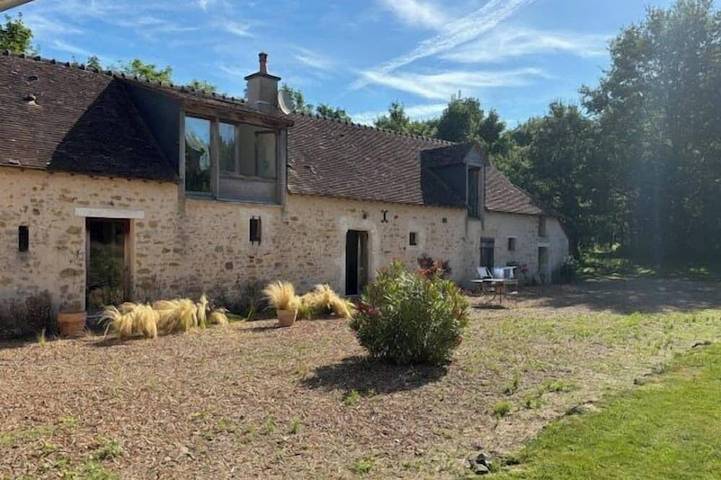 Location de vacances pour 6 personnes, avec jardin et piscine à Fercé-sur-Sarthe