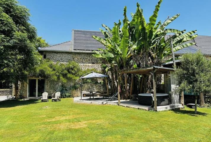 Location de vacances pour 6 personnes, avec jardin à Ledeuix