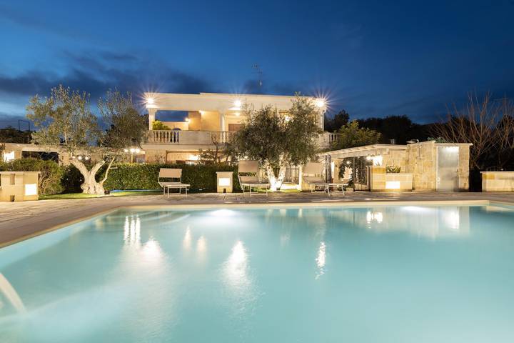 Villa pour 16 personnes, avec Balcon/Terrasse à Ostuni