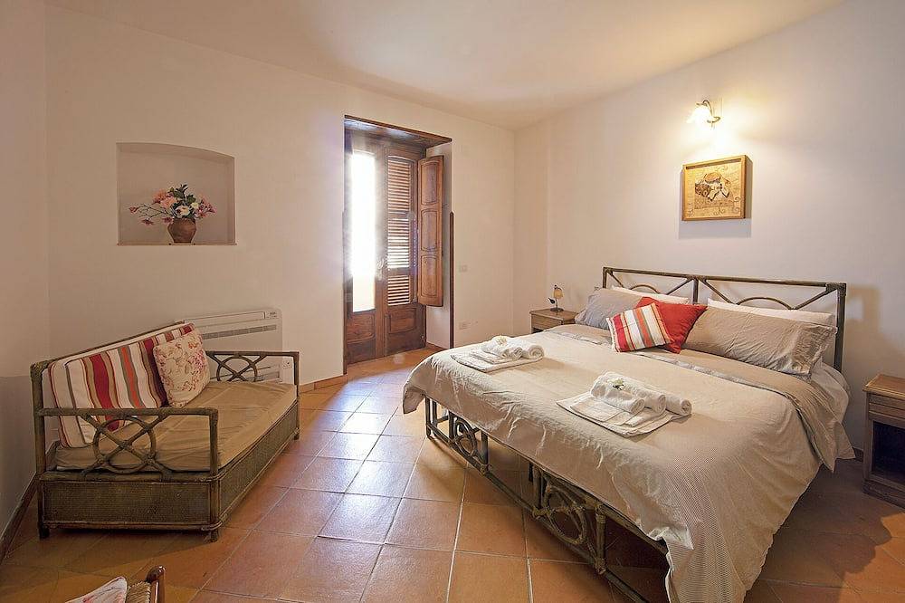 Appartamento intero, Borgo di Conca - La Marina - appartamento sulla spiaggia di Conca dei Marini. in Conca dei Marini, Costiera amalfitana