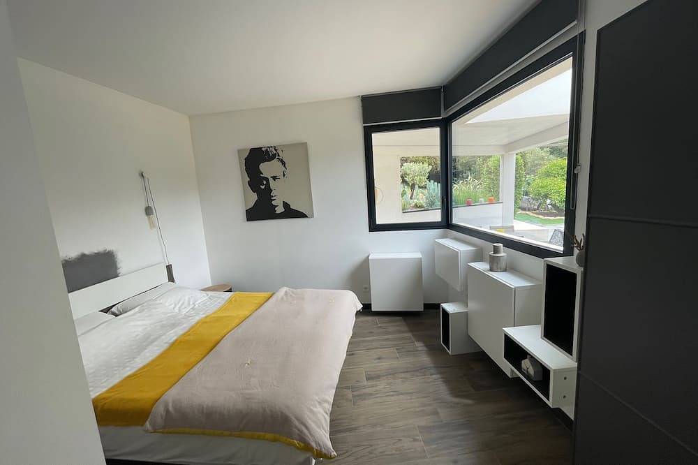 Villa chic et contemporaine au calme à proximité des plages mythiques de Bandol in Le Castellet, Côte méditerranéenne (France)