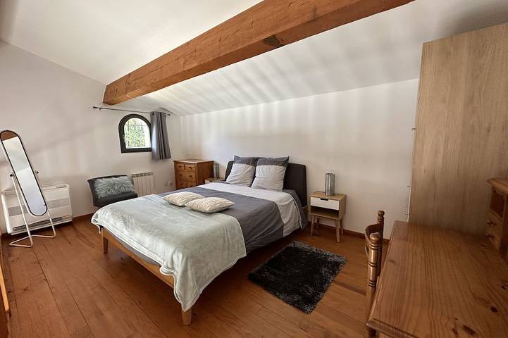 Gîte pour 4 personnes, avec terrasse ainsi que jardin et piscine à Eccica-Suarella - 2