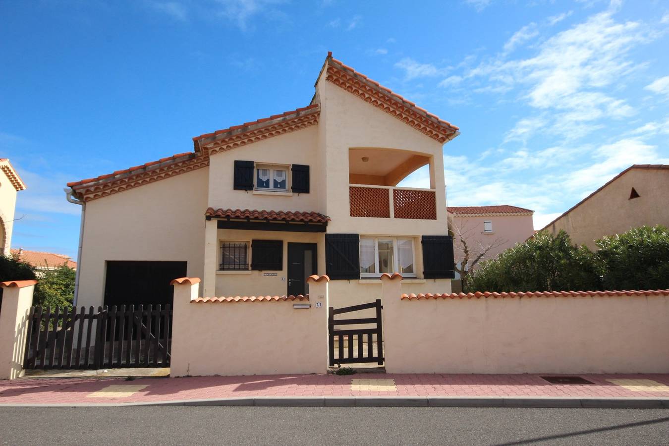Entire holiday apartment, Individual Villa for family of 8 people, only 80m from the beach of Portiragnes plage in Portiragnes Plage, Portiragnes