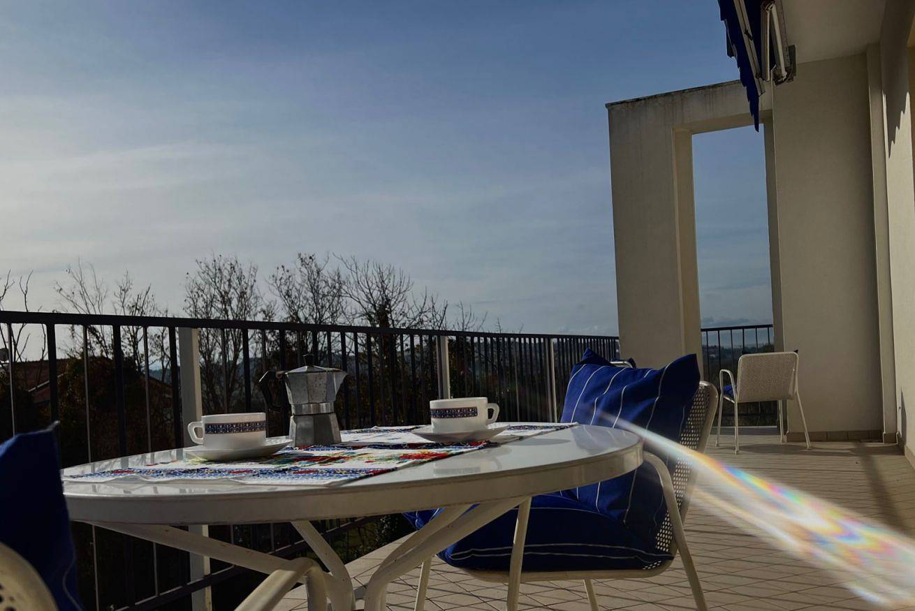 Ganze Wohnung, N273 - Numana, three-room apartment with terrace and two bathrooms in Sirolo, Riviera del Conero