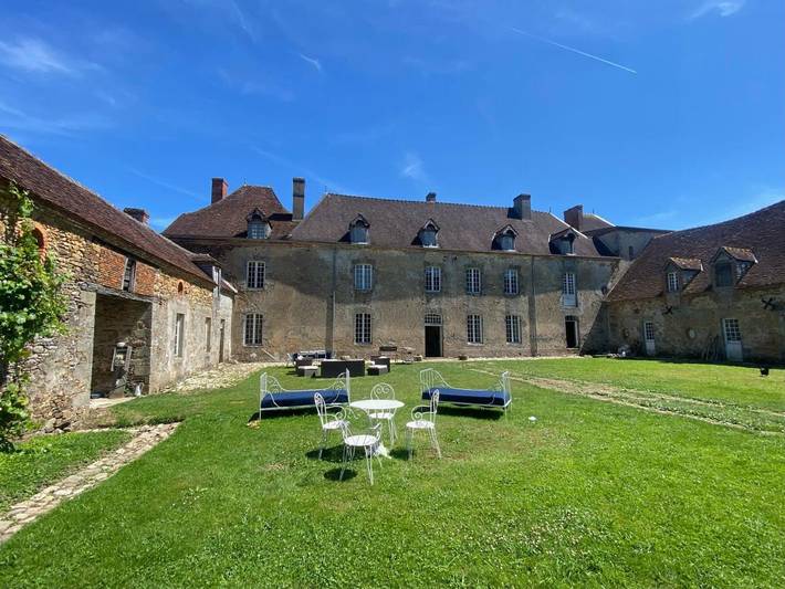 Chambre d’hôte pour 2 personnes, avec Terrasse et Jardin ainsi que Piscine et Vue sur le lac