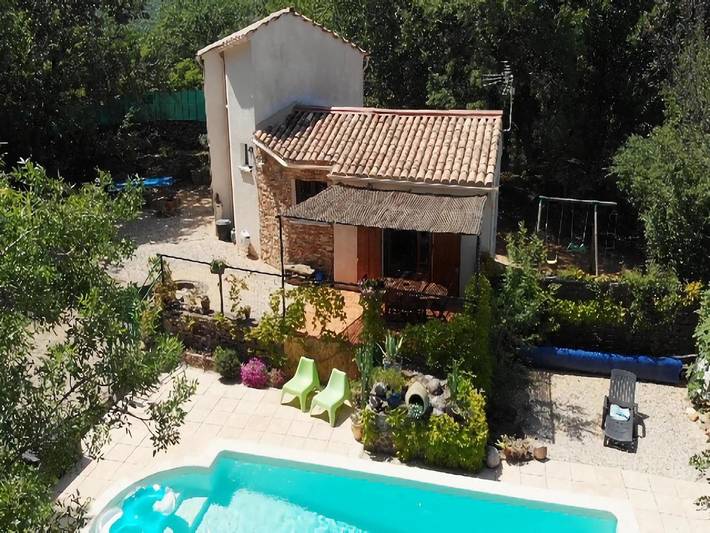 Location de vacances pour 7 personnes, avec Terrasse ainsi que Jardin et Piscine à Saint-Brès