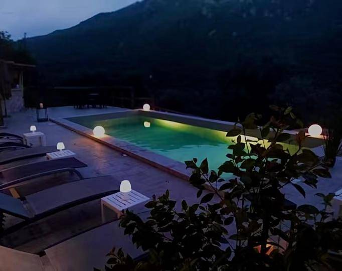 Maison d’hôte pour 2 personnes, avec terrasse et piscine