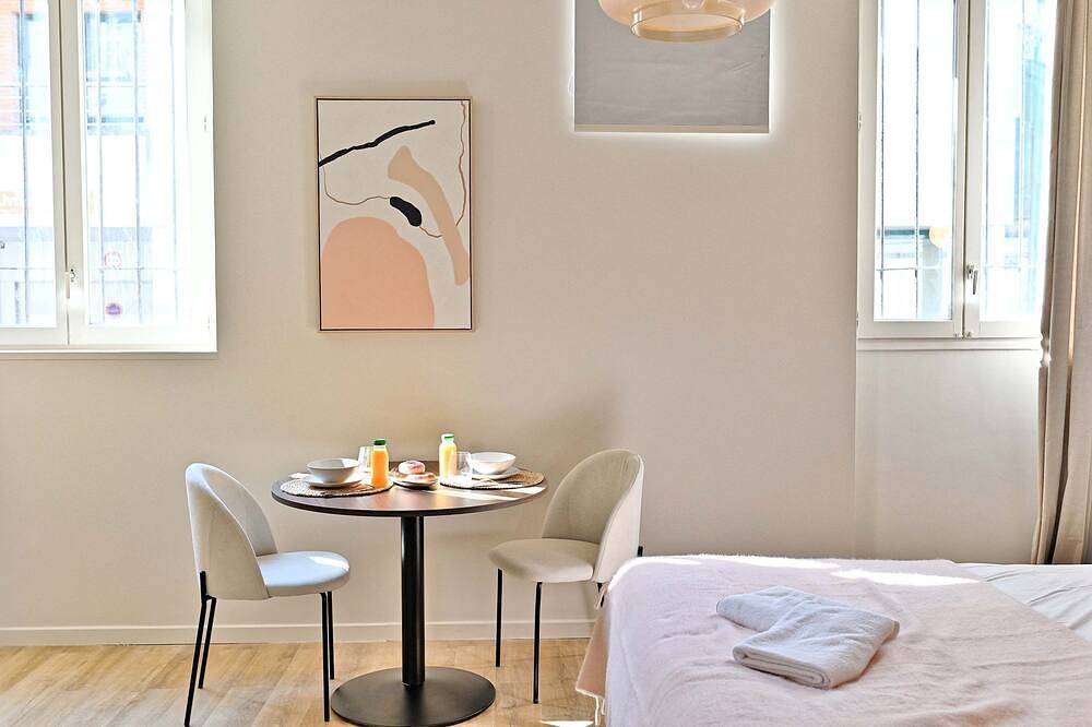 Entire apartment, Simonnot 2 Summary:<br>S in Le Pré-Saint-Gervais, Seine-Saint-Denis