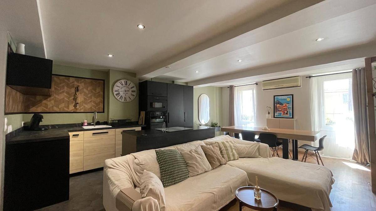 Appartement entier, Three-Bedroom Apartment in Carnoules, Côte méditerranéenne (France)