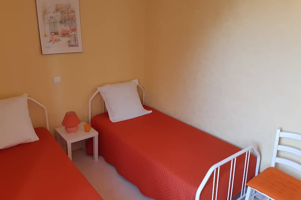 Ruim huisje voor 8 personen, 4 slaapkamers in een rustig zwembad in de buurt van Sarlat in Salviac, Lot