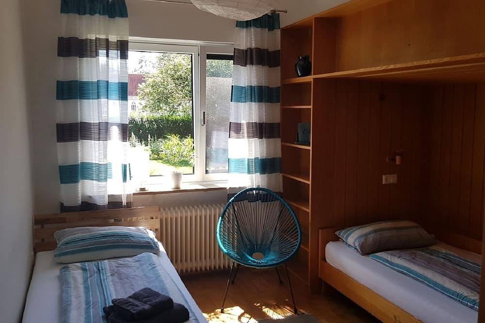 Ganze Wohnung, Großzügiges 4-Sterne Ferienhaus mit moderner Ausstattung in direkter Flusslage -perfekt für einen Besuch im Legoland in Gundelfingen a.d.Donau, Bayerisch Schwaben