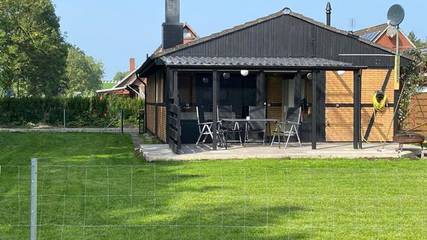 Ferienhaus für 4 Personen, mit Terrasse und Garten, mit Haustier in Jade