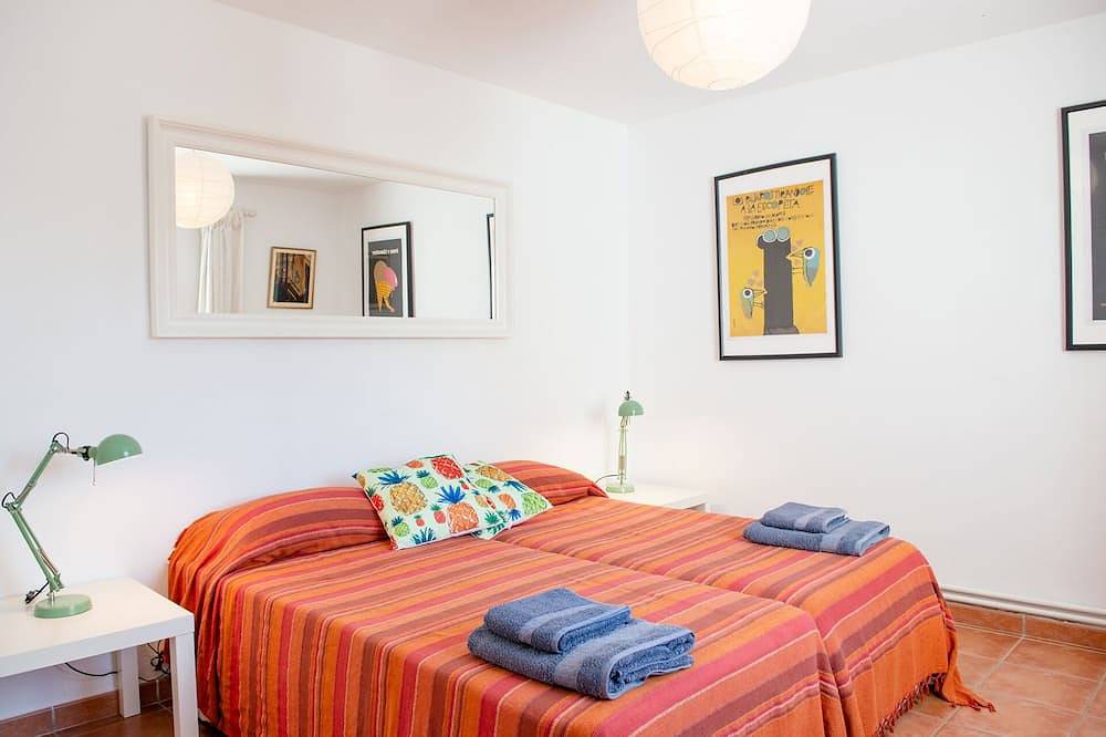 Esplendida y moderna villa con espectaculares vistas al mar desde lo alto de una colina in San Juan Bautista, Ibiza Norte