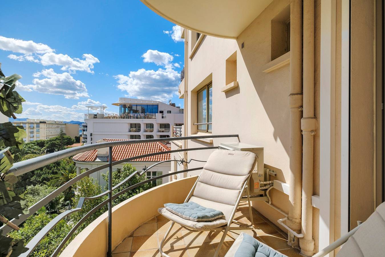Entire studio, Castel Plage Apartment Near the Beach in Cannes, Mediterranean Coast (France)