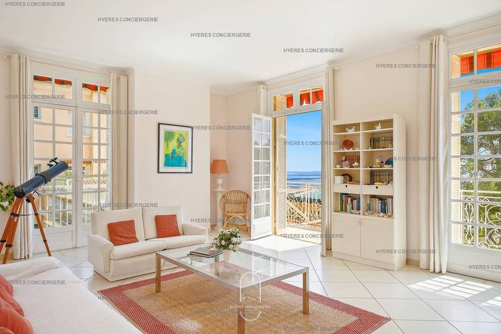 Gîte pour 6 personnes, avec balcon, adapté aux familles dans Plage Font Brun Carqueiranne - 2
